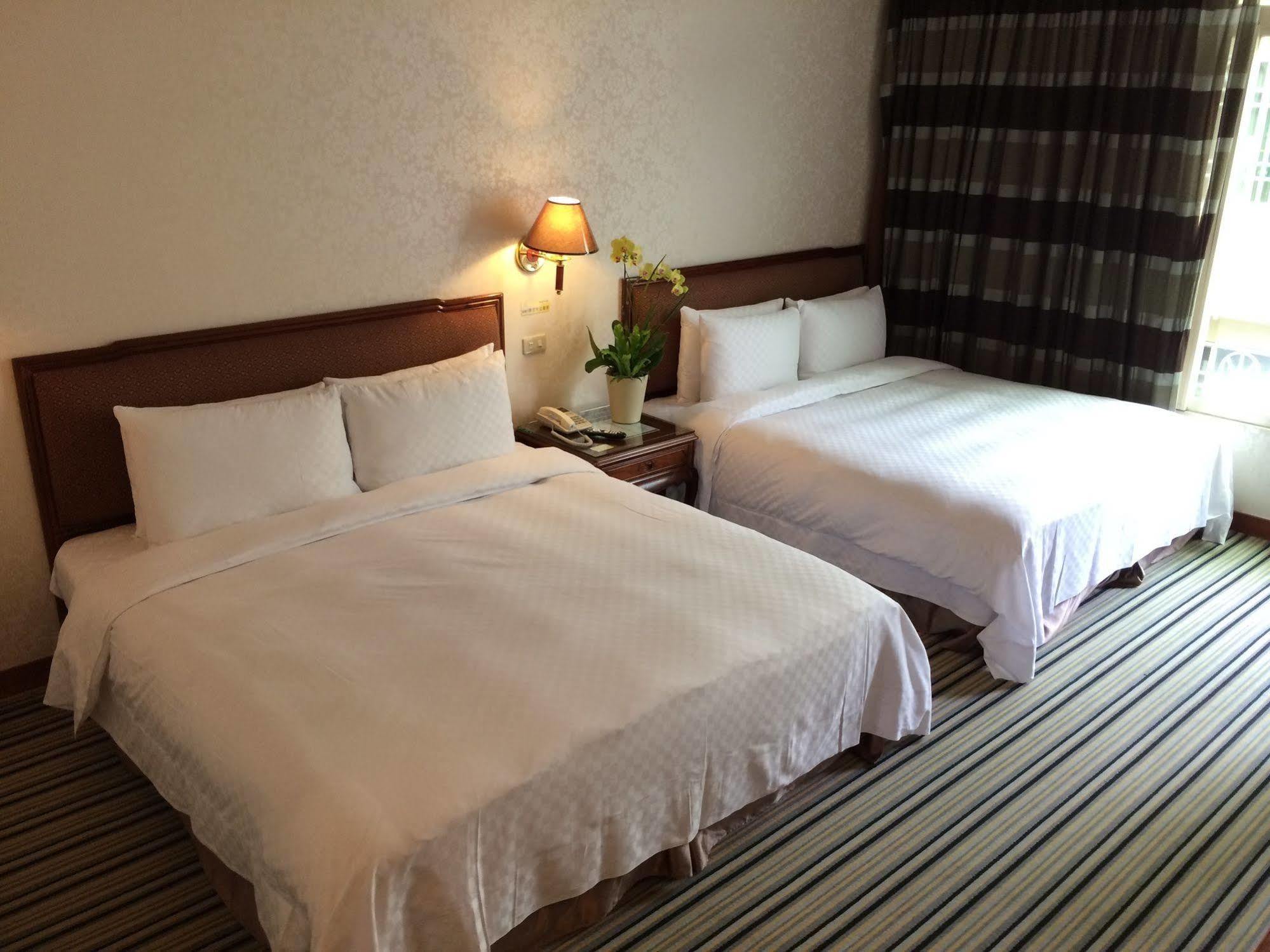 Chia Shih Pao Hotel Taibao Buitenkant foto
